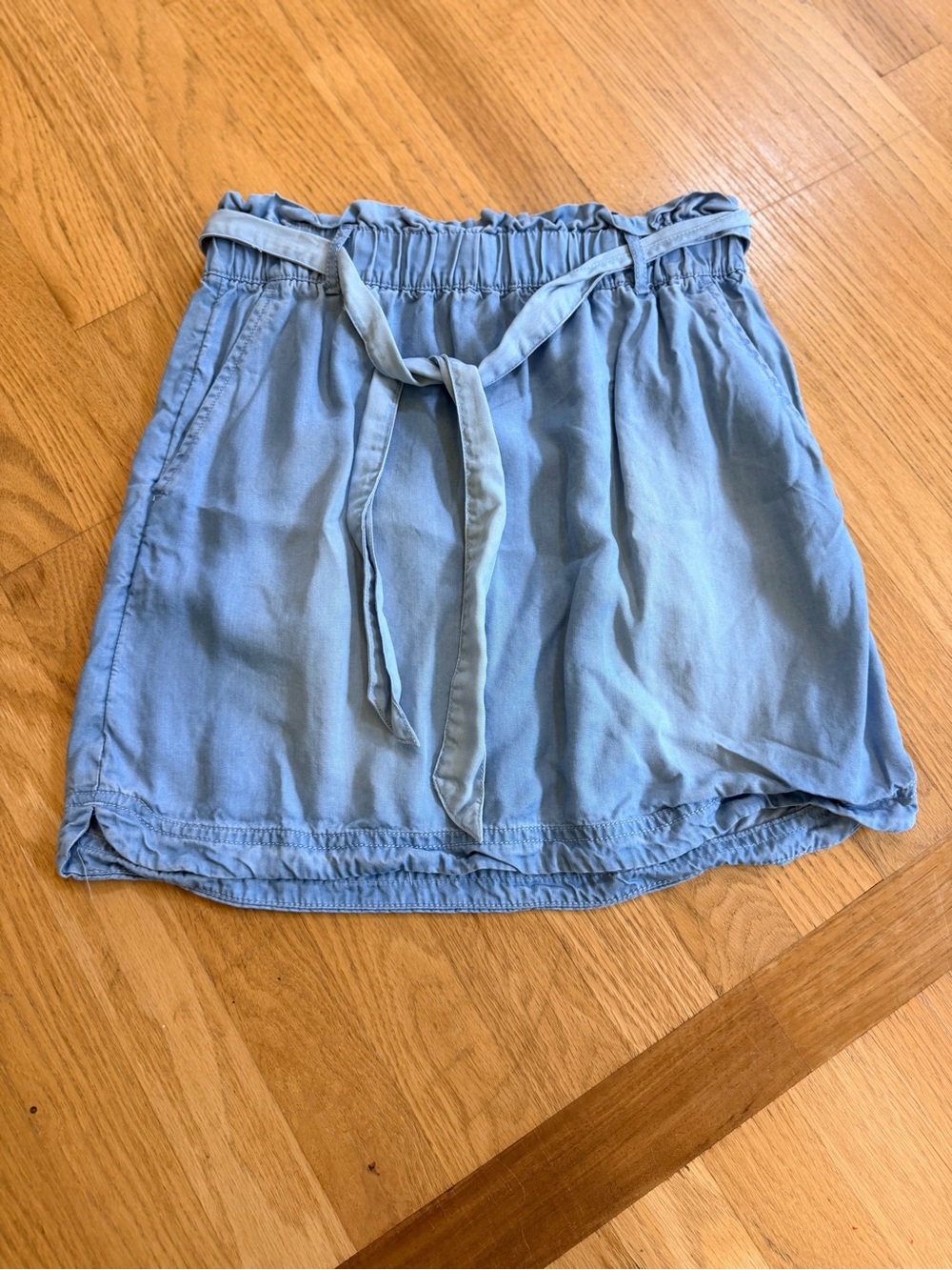 Ladies Size Small "Nicole Miller" Light Blue Tie-Waist Skort GUC